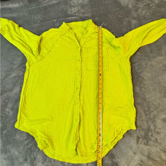 Aerie Vibrant Lime Button-Down Shirt
#1268 - Picture 3 of 6